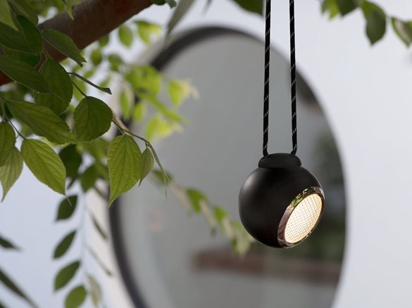 Mr Wattson-Norbitt Hanging String-Squid Black